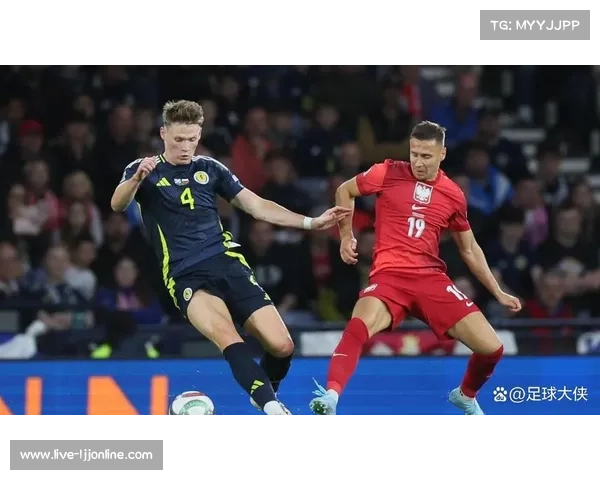 奥利维拉精准传中，麦克托米奈头球攻门被扑